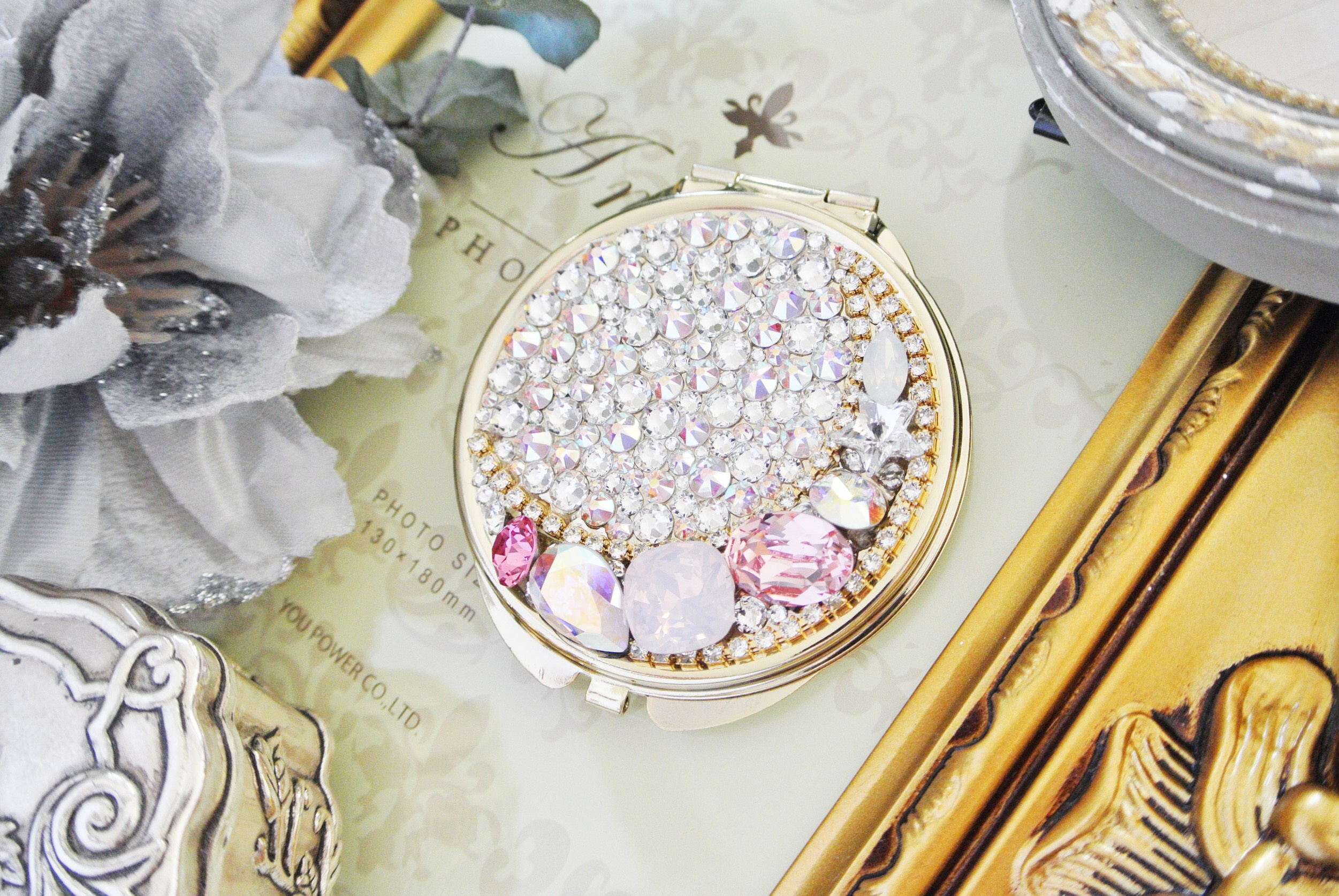 スワロフスキー　オーロラ、ピンク　ラインストーンビジューデコレーションミラー