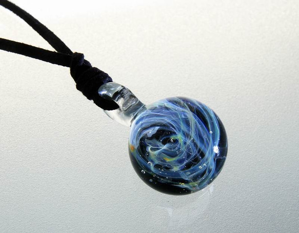 宇宙 ガラスペンダント 銀河ガラス ボロシリケイトガラス作品