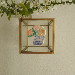 花瓶 刺繍ブローチ (ピンク) 1枚目の画像