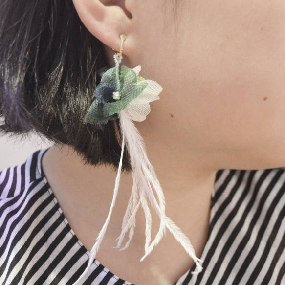 |Mud Couture |四季系列  春之花 羽毛系單花球耳環 第1張的照片