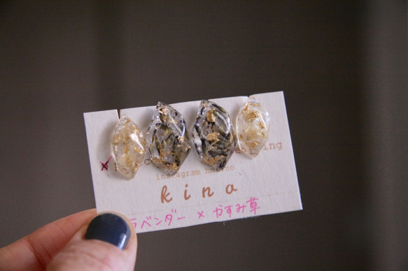 [花鉱石] ラベンダー × かすみ草(ホワイト) ピアス/イヤリング 1枚目の画像
