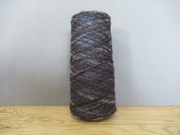 【送料無料】手織り糸　グラディエーションブークレ糸 1枚目の画像