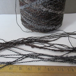 【送料無料】手織り糸　グラディエーションブークレ糸 3枚目の画像