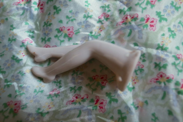 ヴィンテージ  脚のパーツ ピンクッション 人形作り 1900-10s ドイツ アンティーク ビスクドール ポーセリン 3枚目の画像