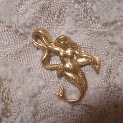 ヴィンテージ 人魚 セイレーン チャーム ファンタジー  マーメイド セイレン 真鍮 アクセサリーパーツ ゴールド アン 1枚目の画像