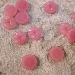 ヴィンテージ ピンク色 花のカボション 3個セット チェコスロバキア製 桜色 1枚目の画像
