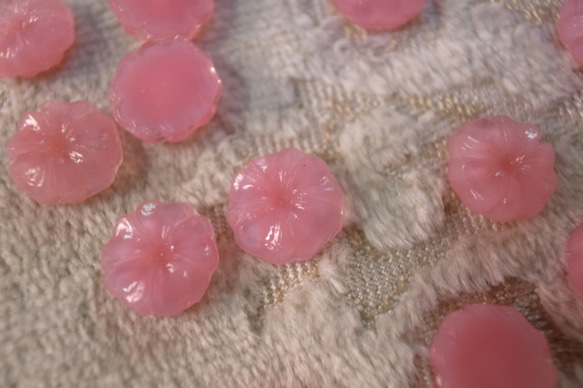 ヴィンテージ ピンク色 花のカボション 3個セット チェコスロバキア製 桜色 4枚目の画像