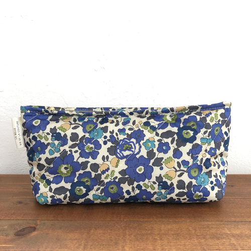 お化粧ポーチ✴︎キルティング加工✴︎ふわふわポーチ ベッツィ 海外  