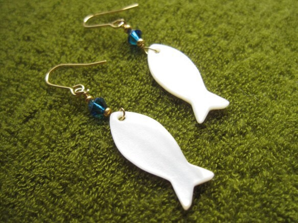 シェルのお魚ピアス シェルのお魚ピアス Kaya きらきらアマゾナイトの