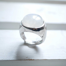 【銀925】大號白色月光石戒指（16x16mm） 第1張的照片