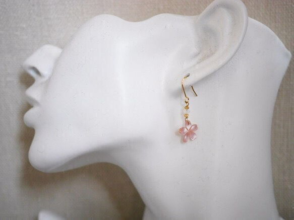 【14kgf】櫻花葉迷你貝殼耳環 第3張的照片