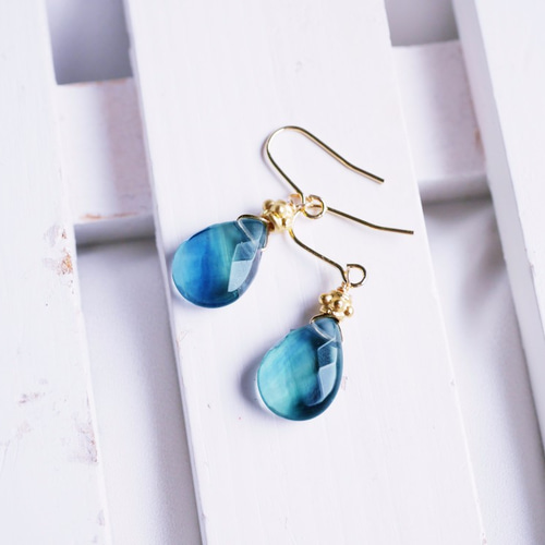 ブルーグリーンフローライトのピアス/フェイスカット ピアス（フック