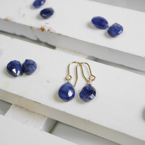 ブルーサファイアのピアス/大粒ドロップタイプ ピアス(フック ブルーサファイアのピアス/大粒ドロップタイプ ピアス(フック
