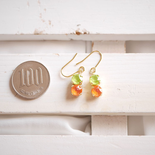 グリーン＆オレンジの夏色オレンジ2色クリスタルピアス ピアス（フック