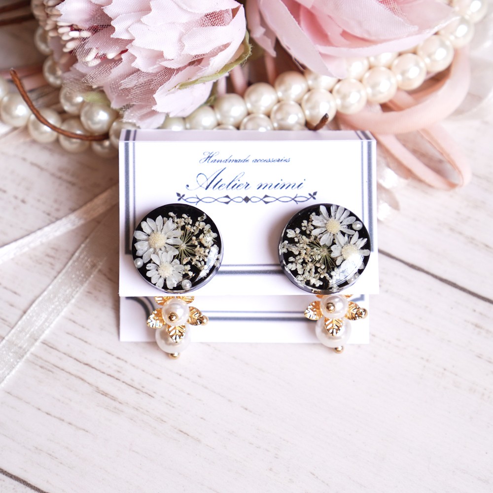 お花のカボションとパールチャーム ピアス イヤリング（品番