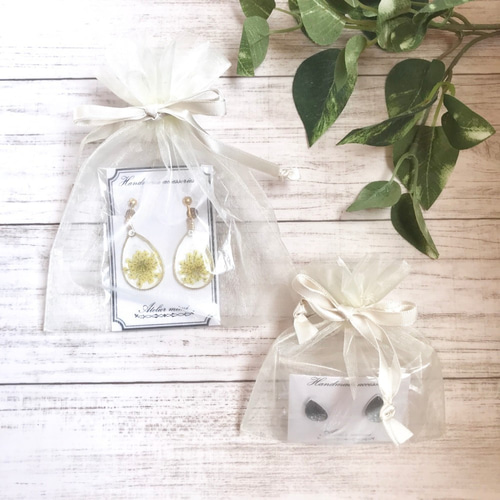 リトルウッズ（バラ）（ピアス・イヤリング） ドライフラワー/レジン