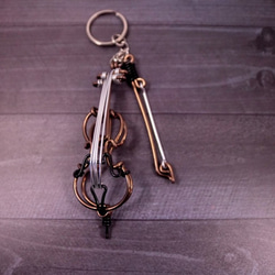 " brown Cello " key ring by Wire Art Walker Studio 2枚目の画像