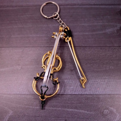 " brown Cello " key ring by Wire Art Walker Studio 3枚目の画像