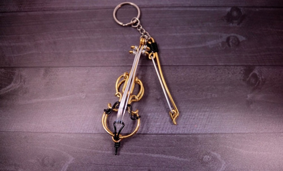 " brown Cello " key ring by Wire Art Walker Studio 3枚目の画像