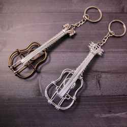 " Silver Guitar " key ring by Wire Art Walker Studio 3枚目の画像