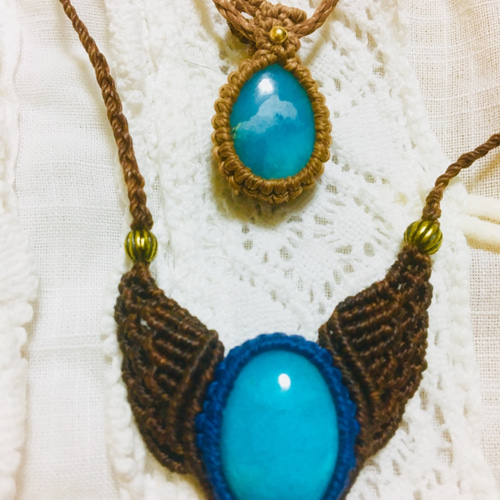 売り切れました、(*^^*)天然石ラリマーのマクラメ編みのペンダントです  