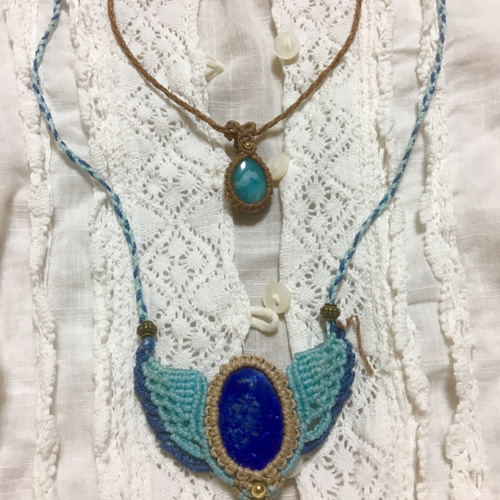 売り切れました、(*^^*)天然石ラリマーのマクラメ編みのペンダントです  