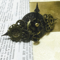 大振りの歯車と繊細に飾り付けた時計の針のバレッタno.8/1609 3枚目の画像