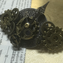 大振りの歯車と繊細に飾り付けた時計の針のバレッタno.8/1609 4枚目の画像