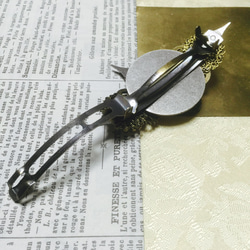 大振りの歯車と繊細に飾り付けた時計の針のバレッタno.8/1609 5枚目の画像