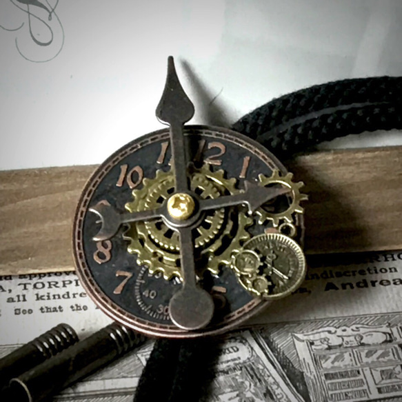 アンティークブロンズ基調の文字盤とミニ懐中時計のループタイ/スチームパンクno.91/1712 3枚目の画像