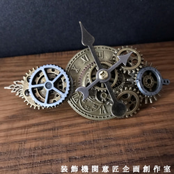 時計の文字盤を中心に歯車が装飾するバレッタno.5/1503 2枚目の画像