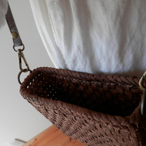 山ぶどうショルダーbag 9㎜平編 #3 山葡萄のつる(皮)で編んだ 山ぶどうショルダーbag 9㎜平編 #3 山葡萄のつる(皮)で編んだ