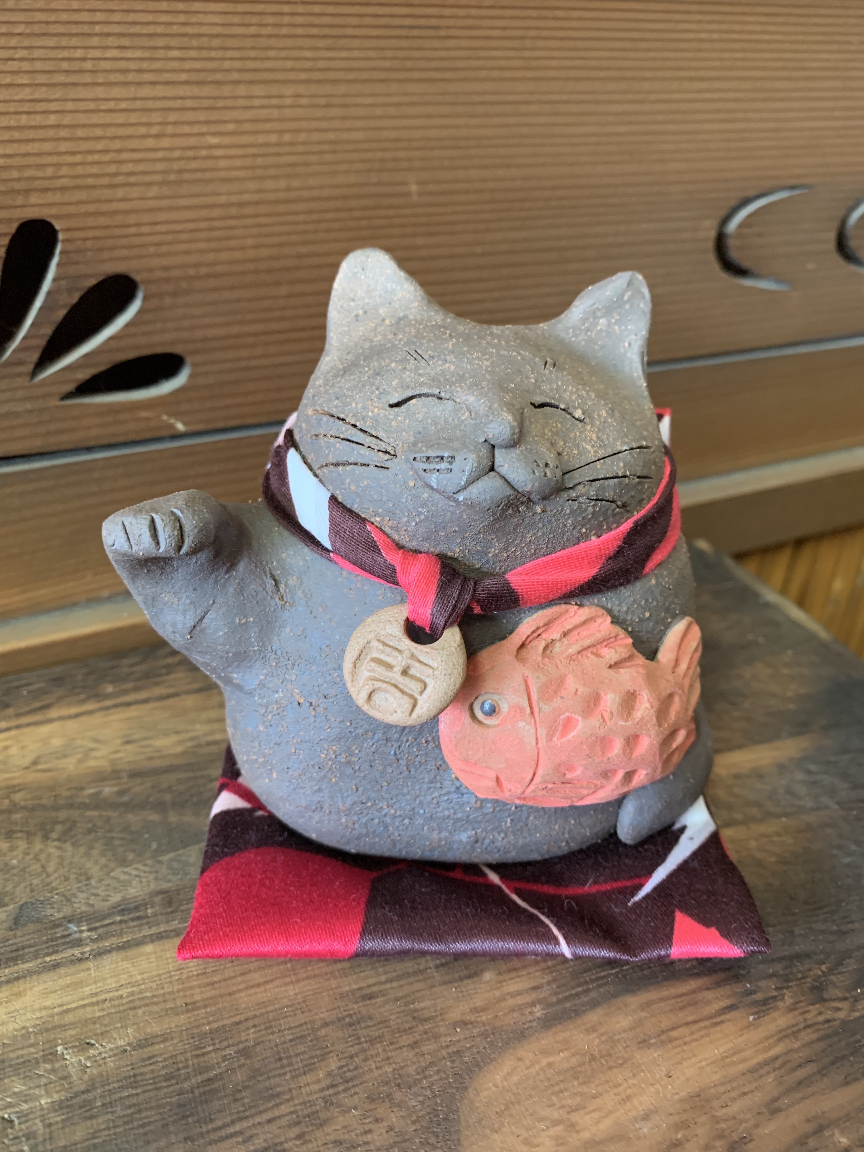 招き猫　おめで鯛　3寸　右手【送料込み】