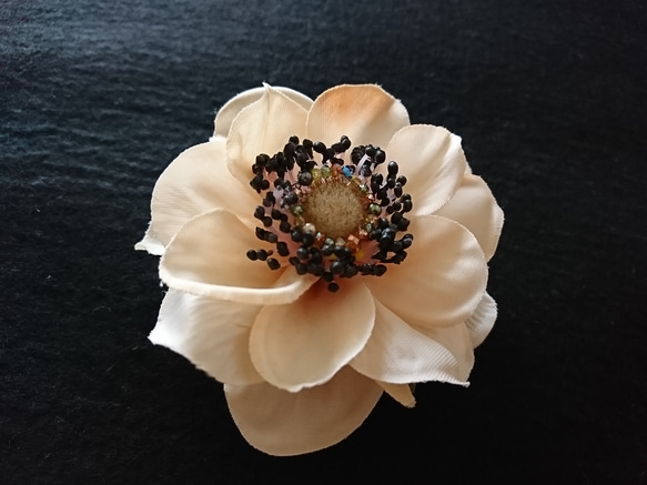 コサージュ ［ anemone corsage & headdress ( クリームベージュ ) ］ 2枚目の画像
