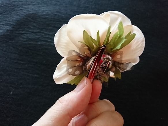 コサージュ ［ anemone corsage & headdress ( クリームベージュ ) ］ 4枚目の画像