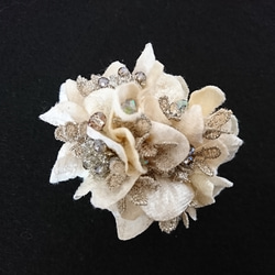 コサージュ ［ velvet petal corsage （クリーム） ］ 3枚目の画像