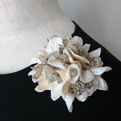 コサージュ ［ velvet petal corsage （クリーム） ］ 4枚目の画像