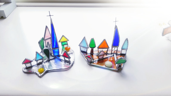 現品限り　ステンドグラス製　カラフルな街のオーナメント(右側のみ) 2枚目の画像