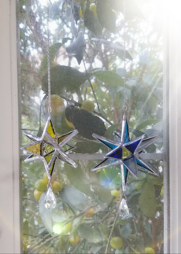 ステンドグラス　クリスタルが輝く　黄色い星のサンキャッチャー(写真左) 3枚目の画像