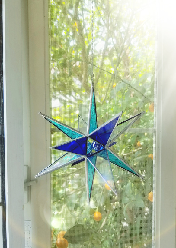 ステンドグラス製　ブルーの星のサンキャッチャー(16cm径) 2枚目の画像