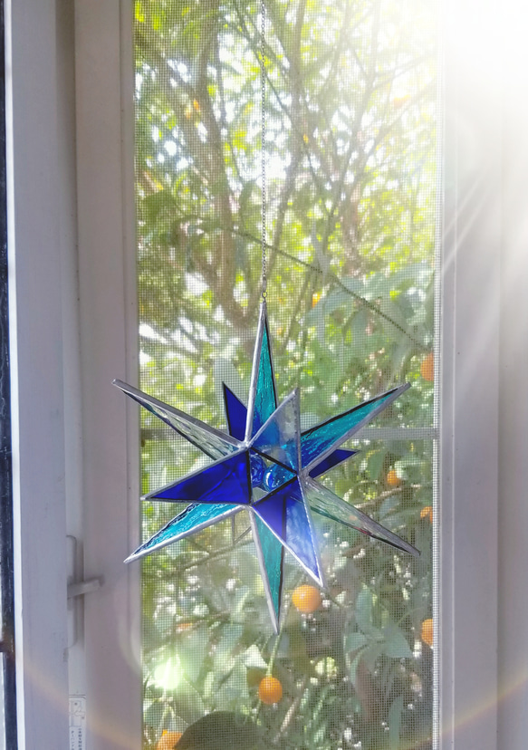 ステンドグラス製　ブルーの星のサンキャッチャー(16cm径) 3枚目の画像