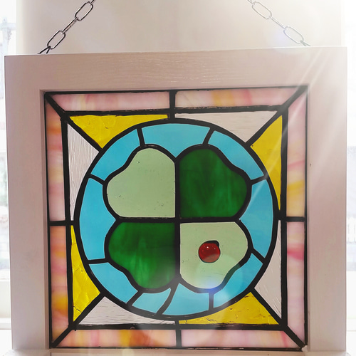 幸運を呼ぶハッピーモチーフステンドグラス製よつばのクローバーパネル