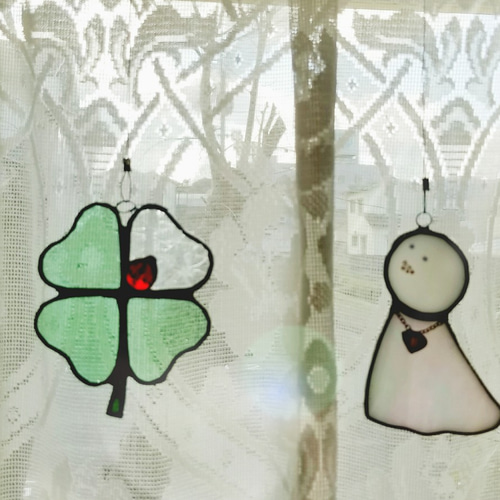 ハッピーモチーフ ステンドグラス製よつばのクローバーのサン