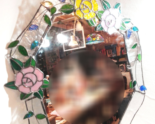 ステンドグラス製 アンティーク調 ローズモチーフのウォールミラー