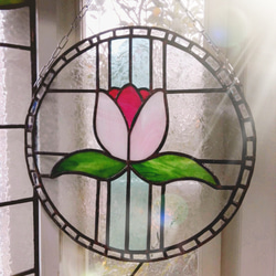 春にぴったり！ステンドグラス製 チューリップのサンキャッチャー  