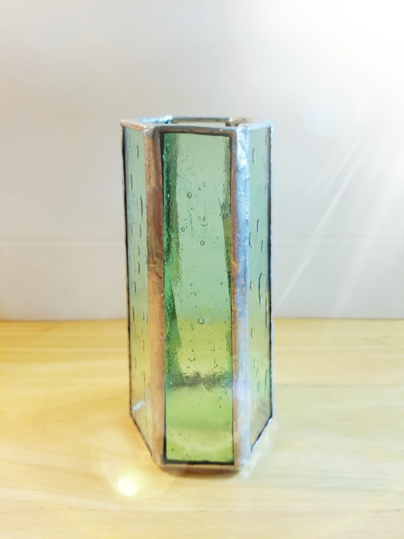 ステンドグラス製　アンティーク調　グリーンのフラワーベース(花瓶) 3枚目の画像