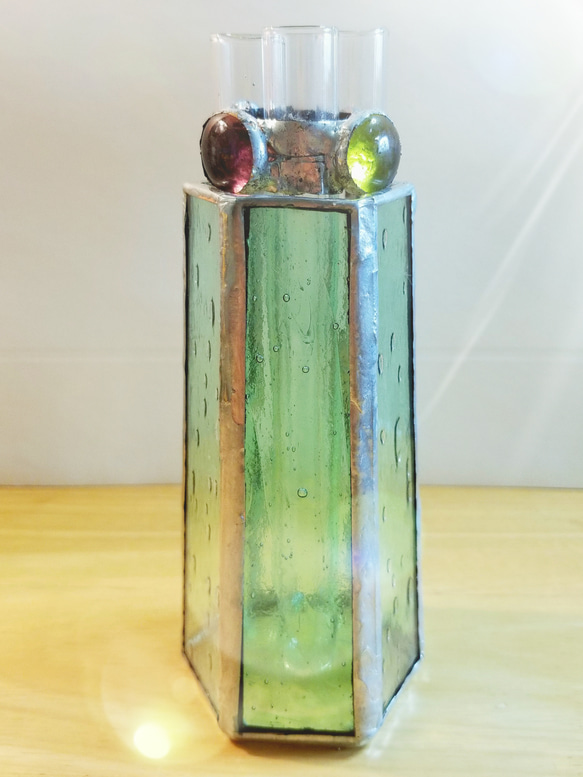 ステンドグラス製　アンティーク調　グリーンのフラワーベース(花瓶) 4枚目の画像