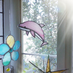 ステンドグラス　イルカのサンキャッチャー 2枚目の画像