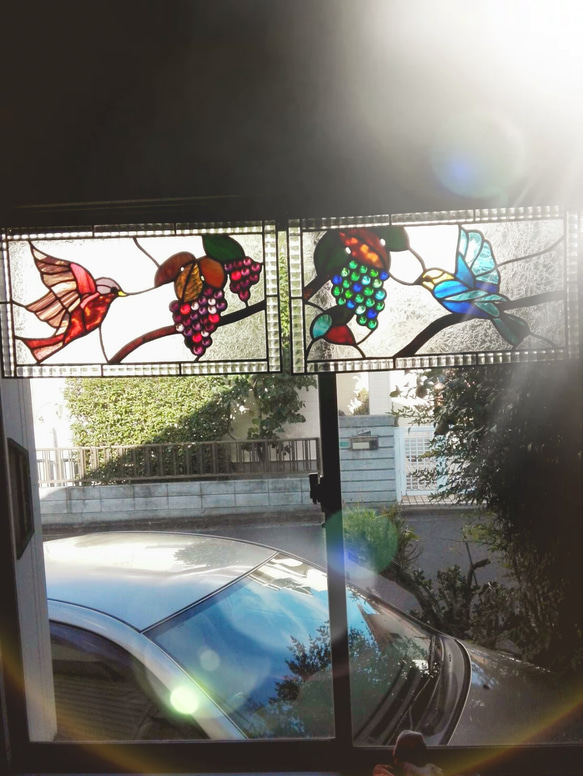 ステンドグラス　青い鳥とぶどうのパネル(スタンド付) ⌒‐⌒