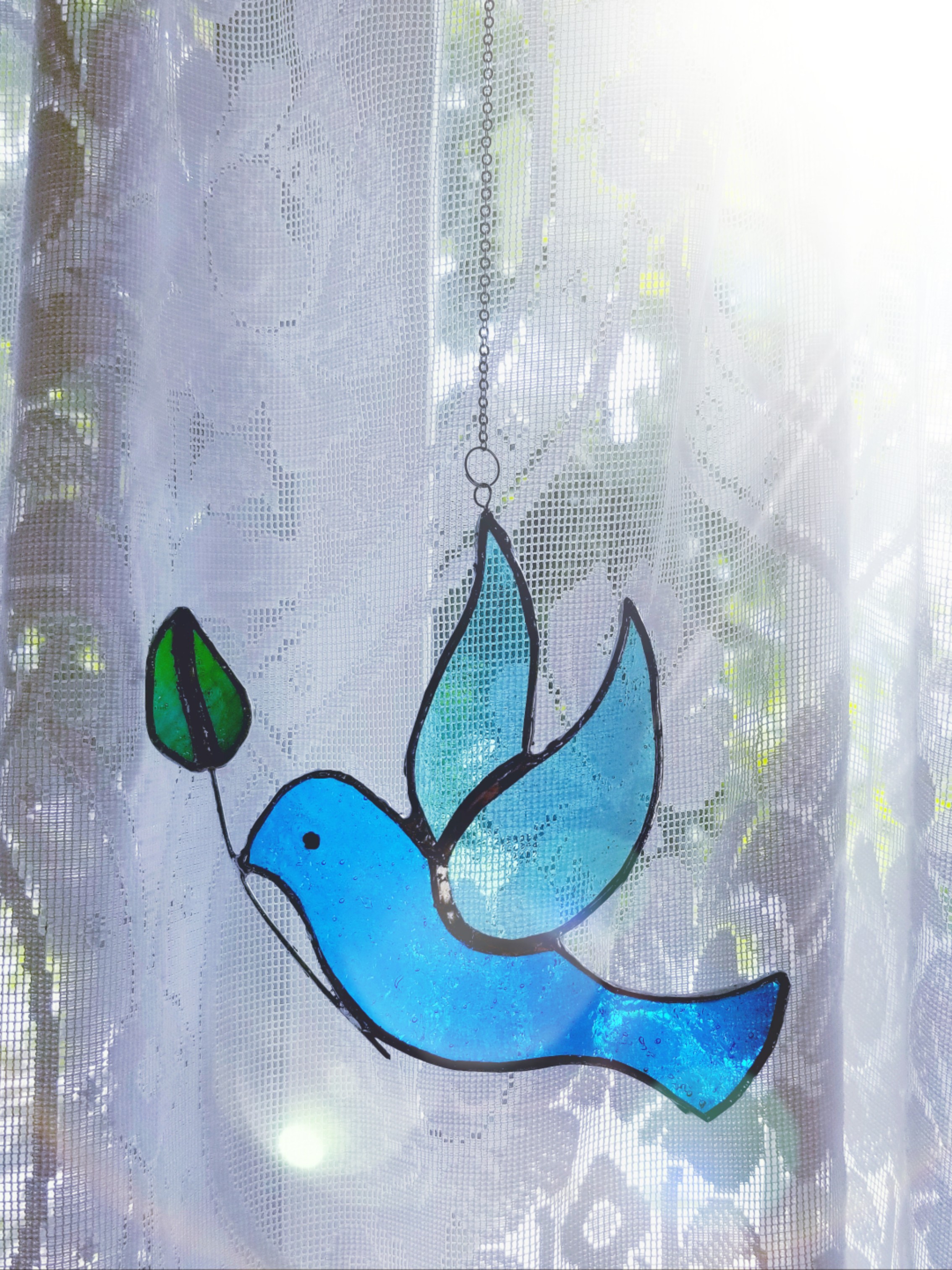 幸運を呼ぶ！平和のシンボル　ステンドグラス製ツインバードのサンキャッチャー 幸運を呼ぶ！平和のシンボル ステンドグラス製ツインバードの